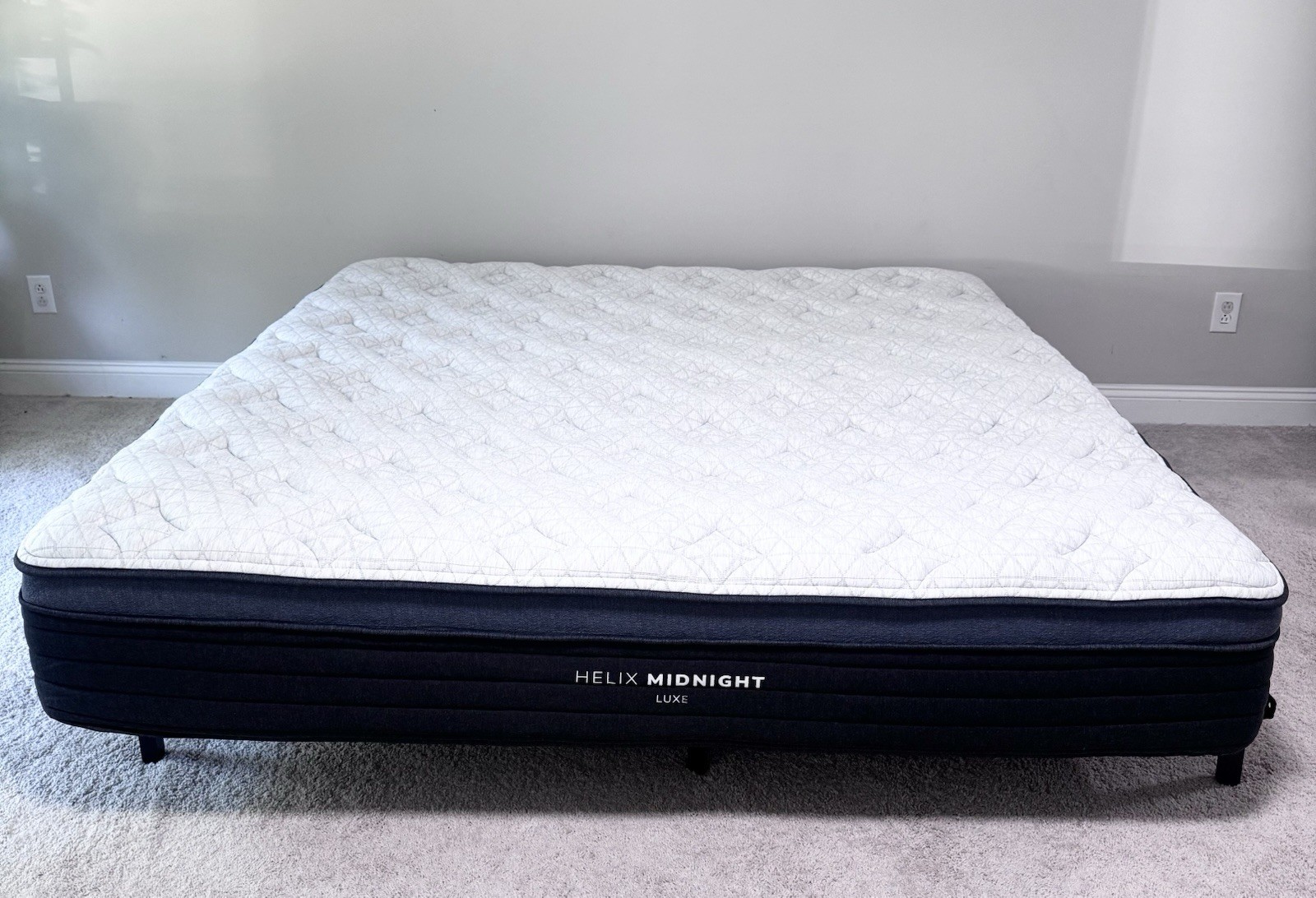 Helix Midnight Luxe Mattress Premium Hybrid Cooling Bed King Excellent Condition