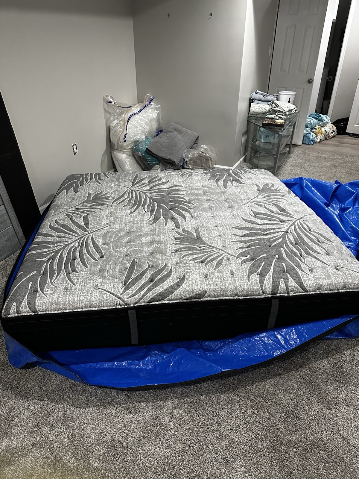 King Sealy Posturepedic Plus Hybrid Medium Firm Mattress