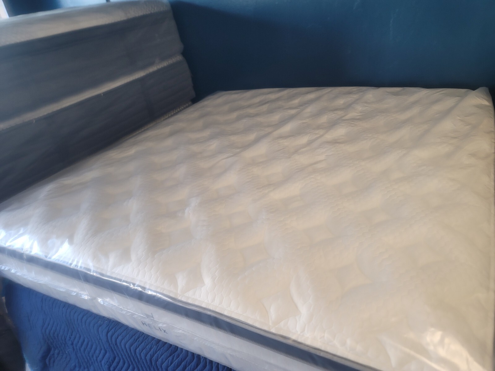 Helix Midnight Core King Size With GlacioTex Cooling Pillow Top