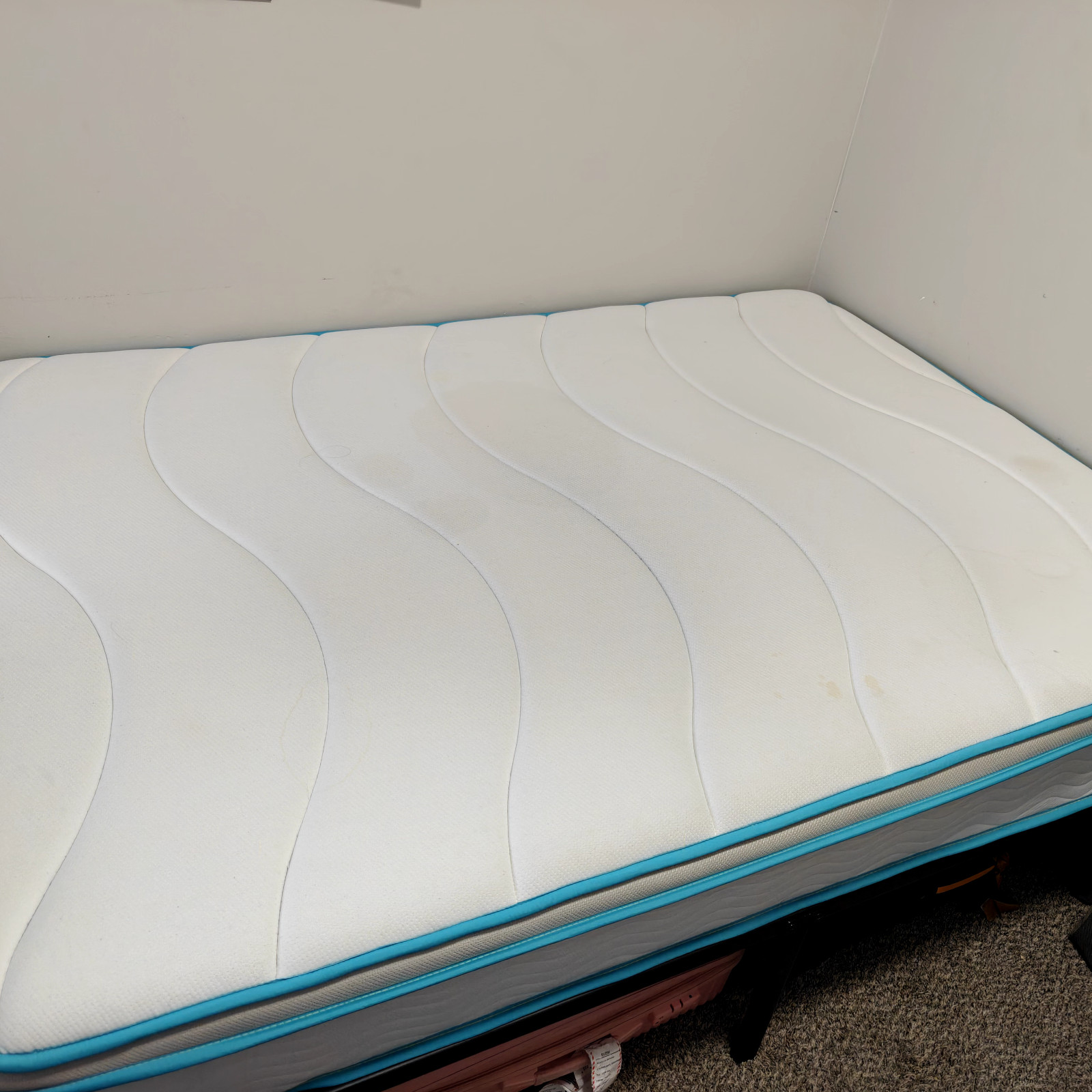 LinenSpa Memory Foam & Innerspring Hybrid 10″ Mattress – Full Size with bedframe