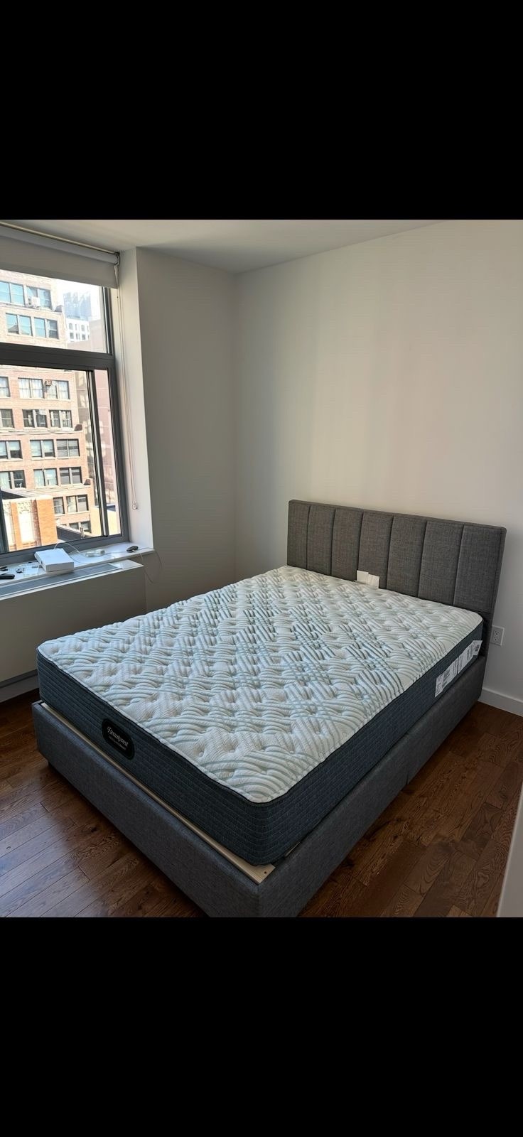 Modern Grey Upholstered Queen Bed Frame + Mattress (550$)