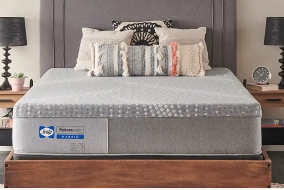 Sealy Posturepedic King Hybrid Mattress 12 Inch Medium Feel & Adjustable Base