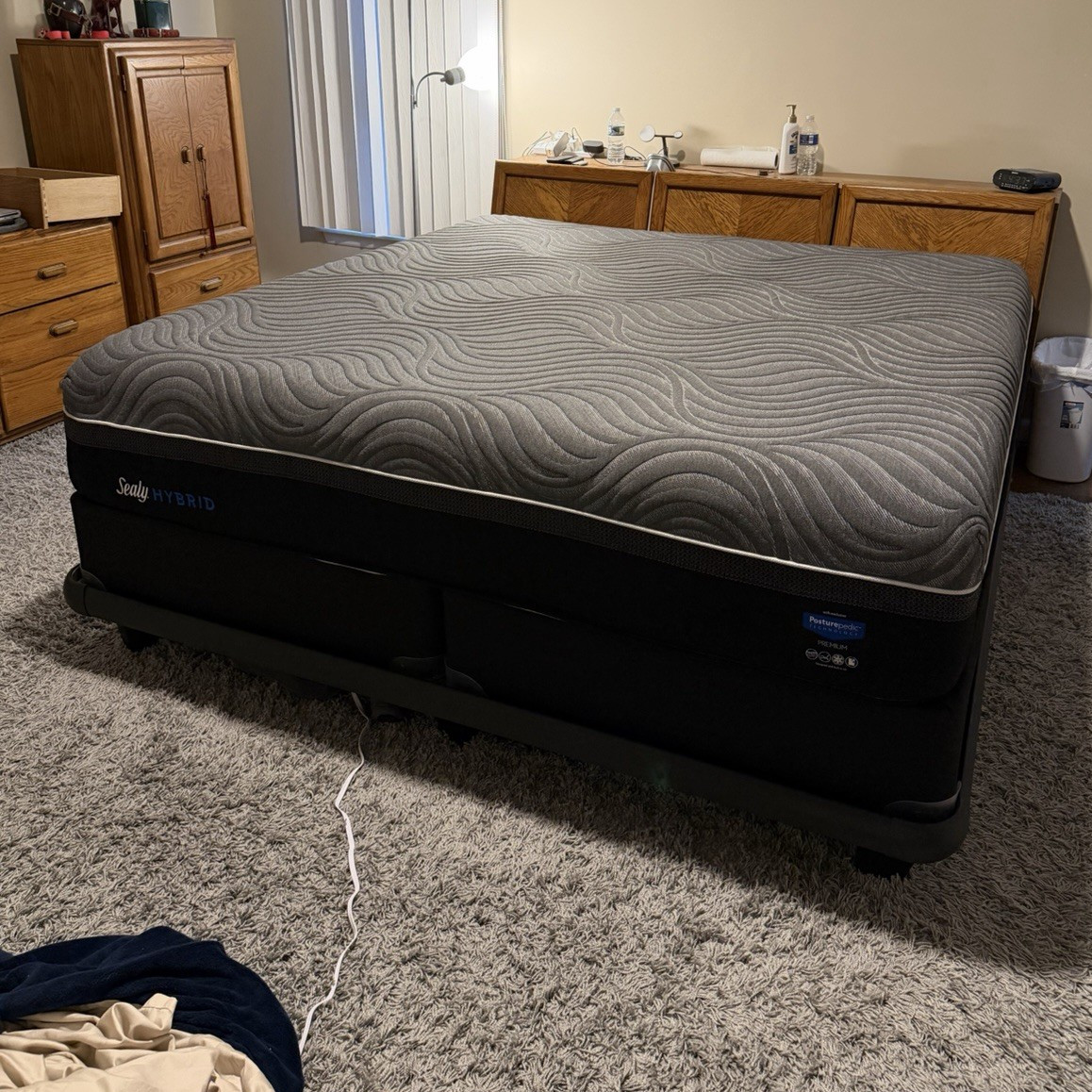 Sealy Posturepedic Hybrid King Mattress Medium Firmness w/ Cooling Tech