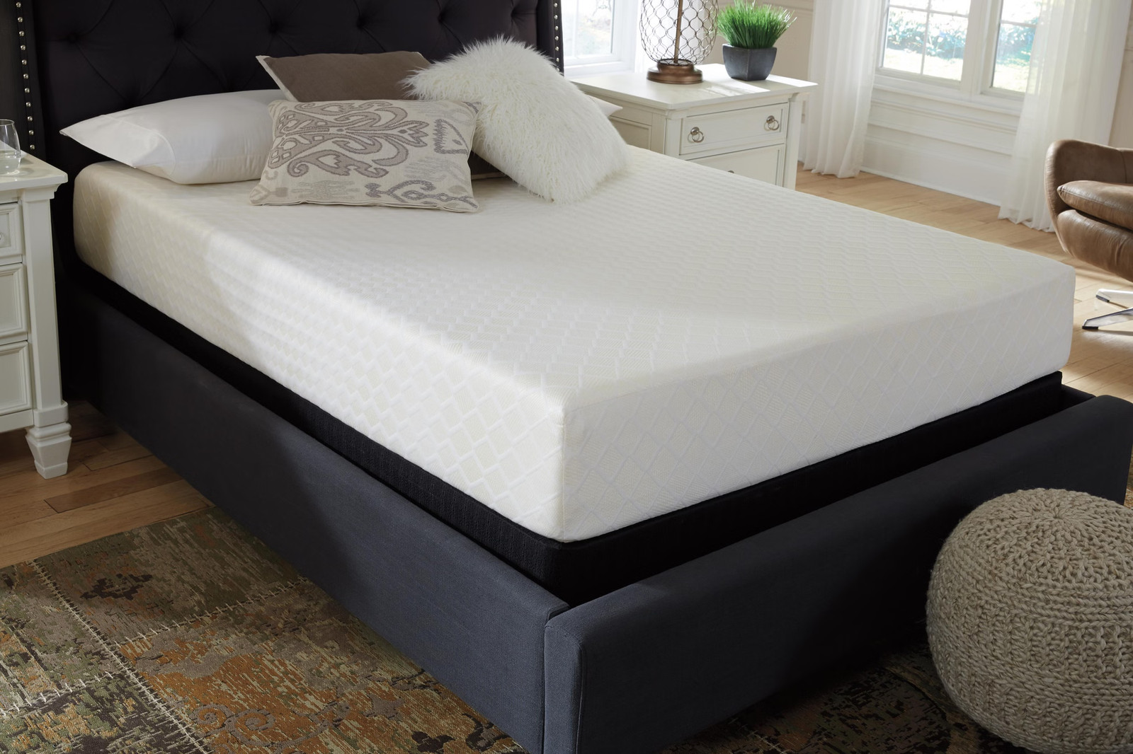 Signature Design by Ashley 10 Inch Chime Memory Foam Queen Mattress in a Box W