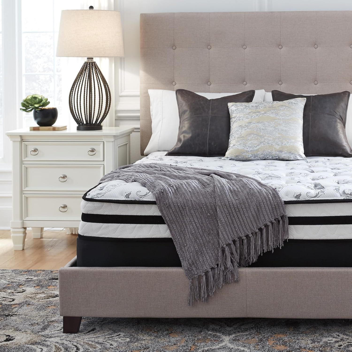 Queen Size 8″ Medium Firm Innerspring Mattress with Pressure Relief Foam