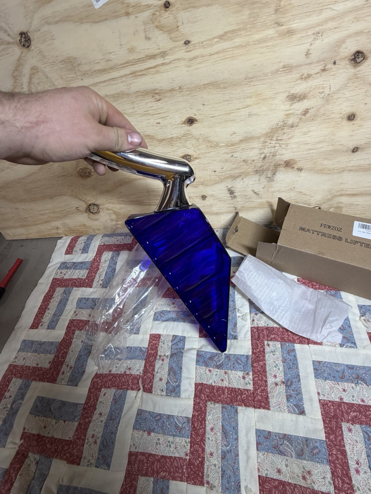 Mattress Lifter & Wedge Bed Maker Tool for Changing Sheets
