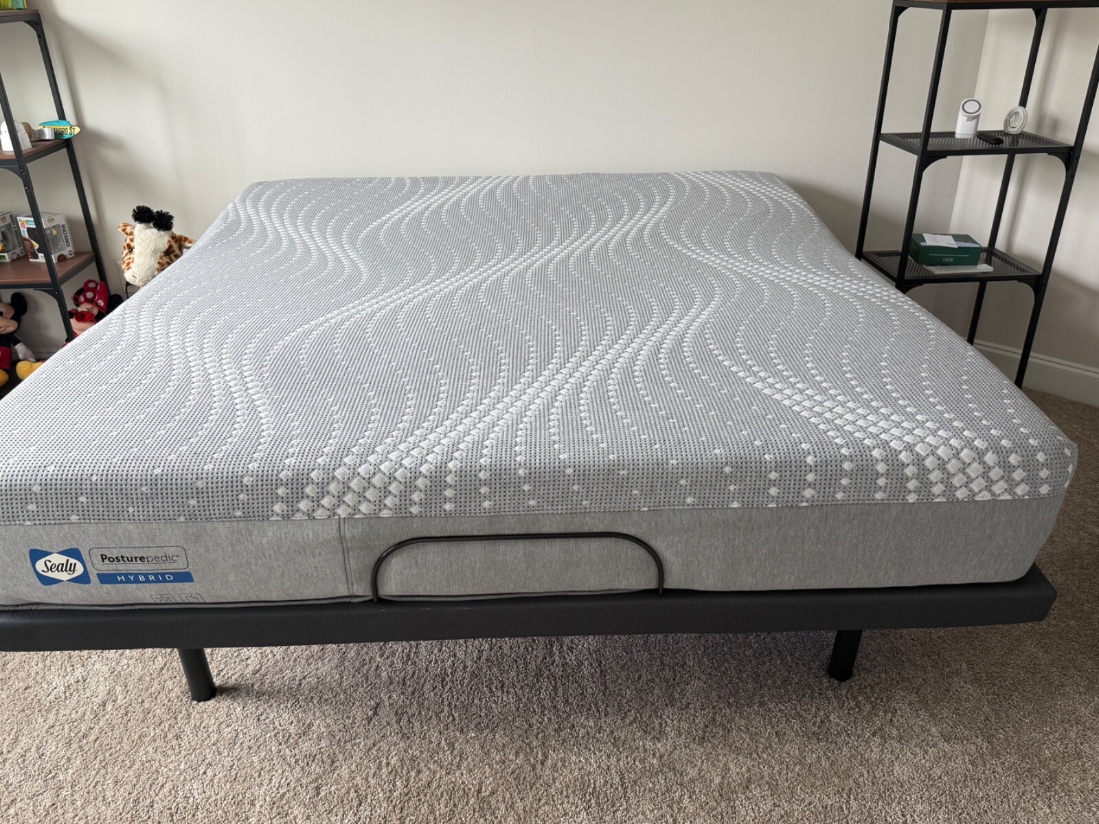 sealy king size mattress— posture pedic hybrid—must go