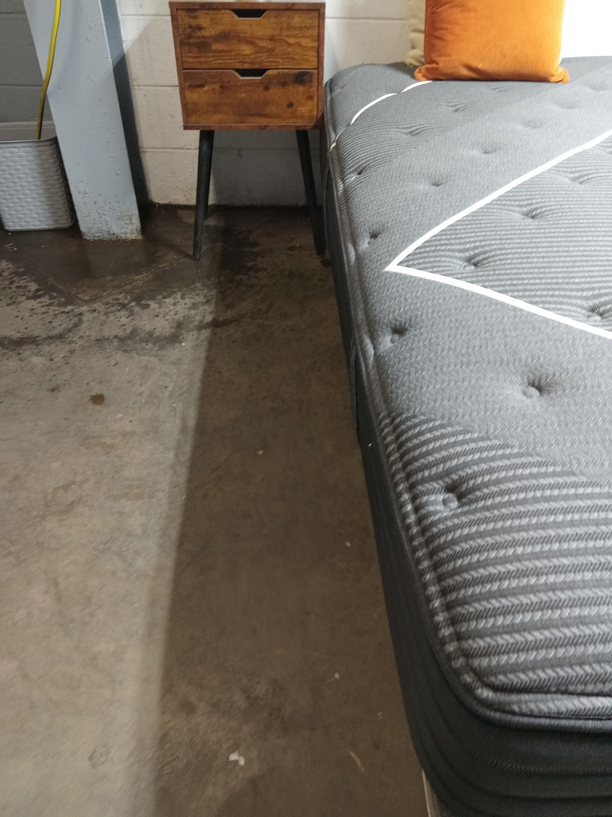 Beautyrest | Black C Class | 13″ King Mattress