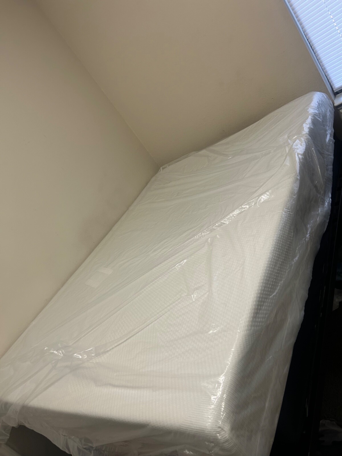 Zinus Cooling Green Tea 8″ Gel Memory Foam Mattress – White, Full Size