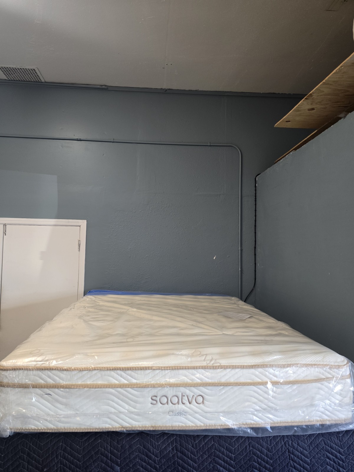 Saatva Classic 11.5 FIRM Queen Size