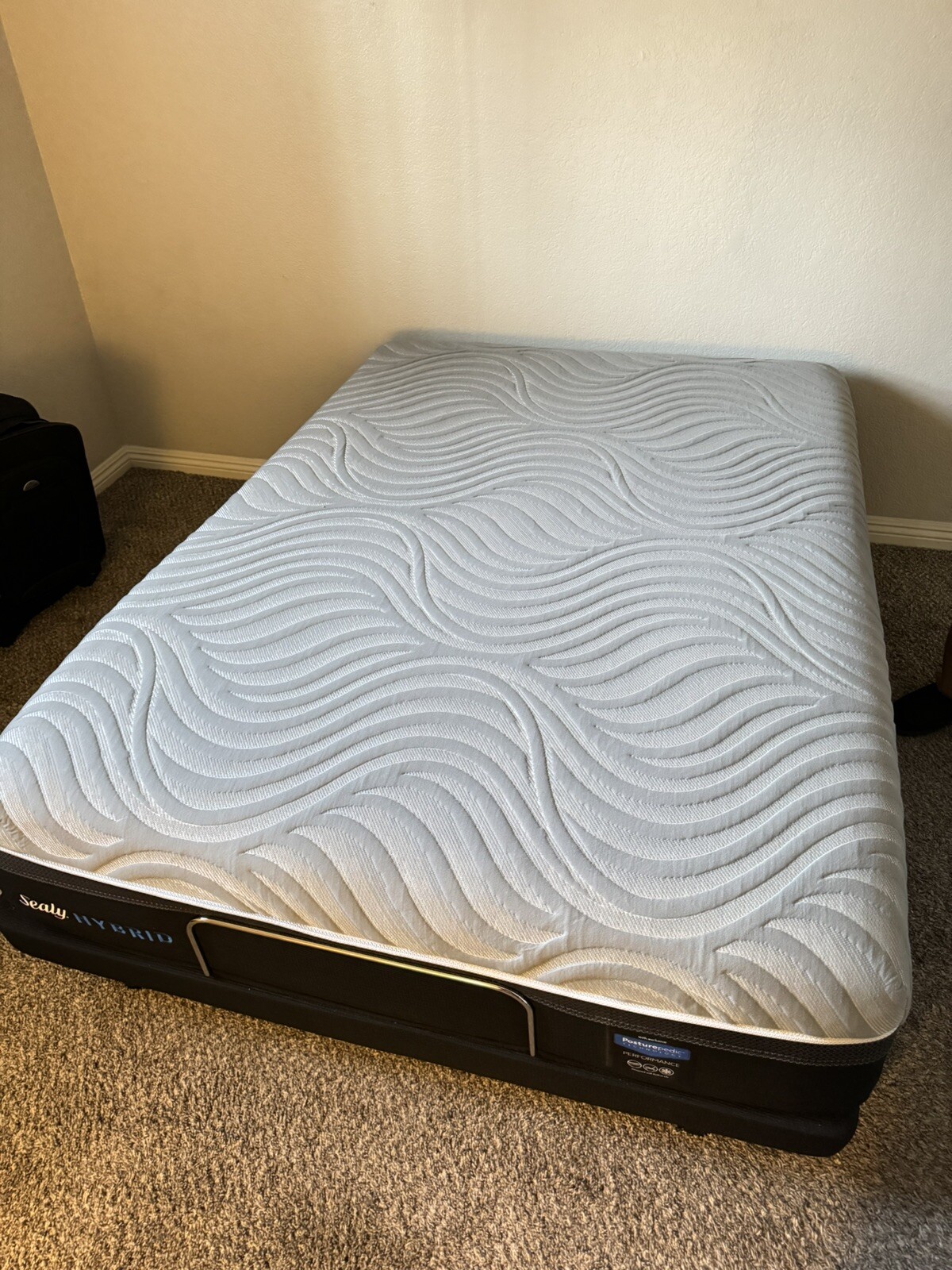 New Queen Sealy Posturepedic Plus Hybrid Medium Mattress and Adjustable Base