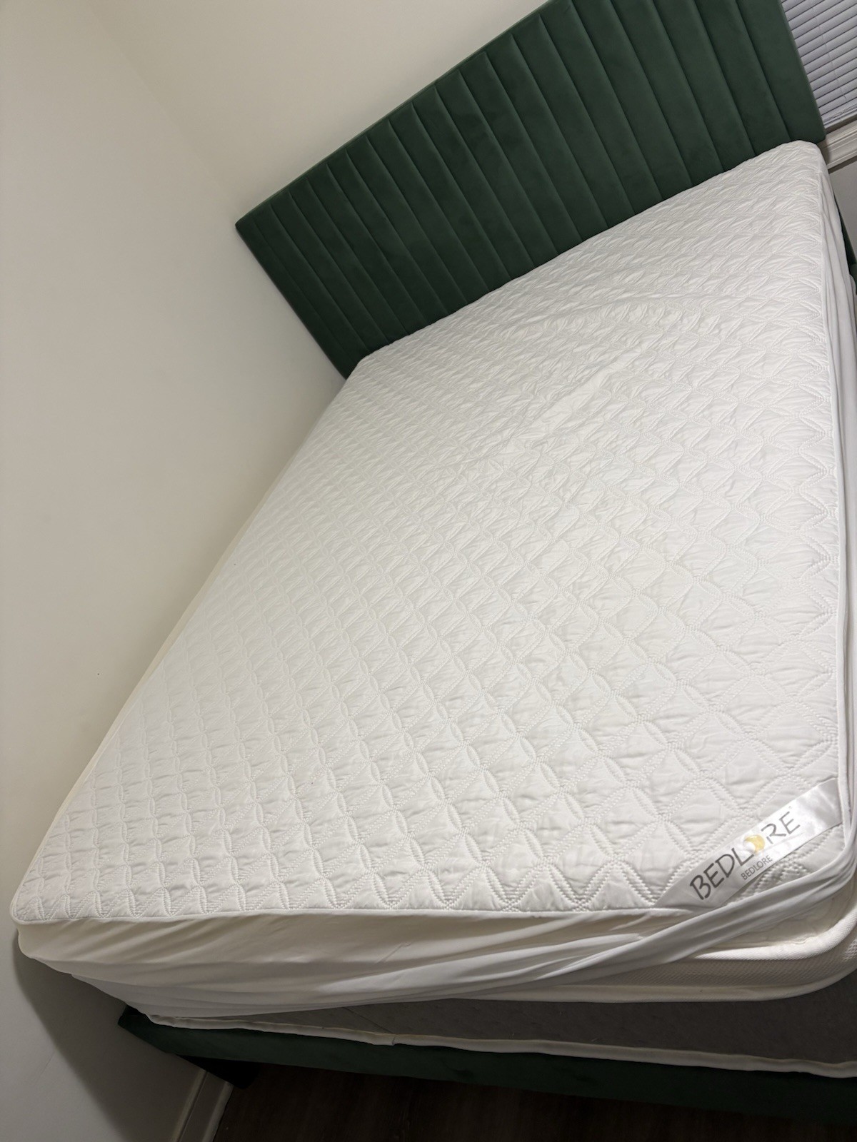 DCOOLAULTRA Queen Mattress White Quilted Rectangle for Bedroom 2025