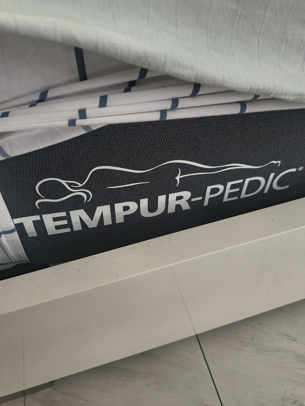 TempurPedic PRO ADAPT FIRM King MATTRESS BEDROOM SET Nstsnd+Lamps+SOFA+Table+ext