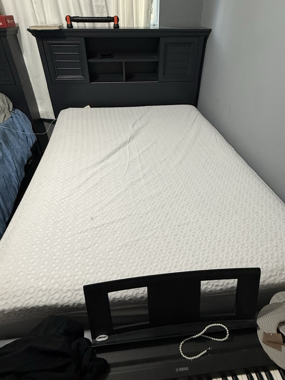 Full Size Gray and White Abstract Print Mattress for Bedroom Adults
