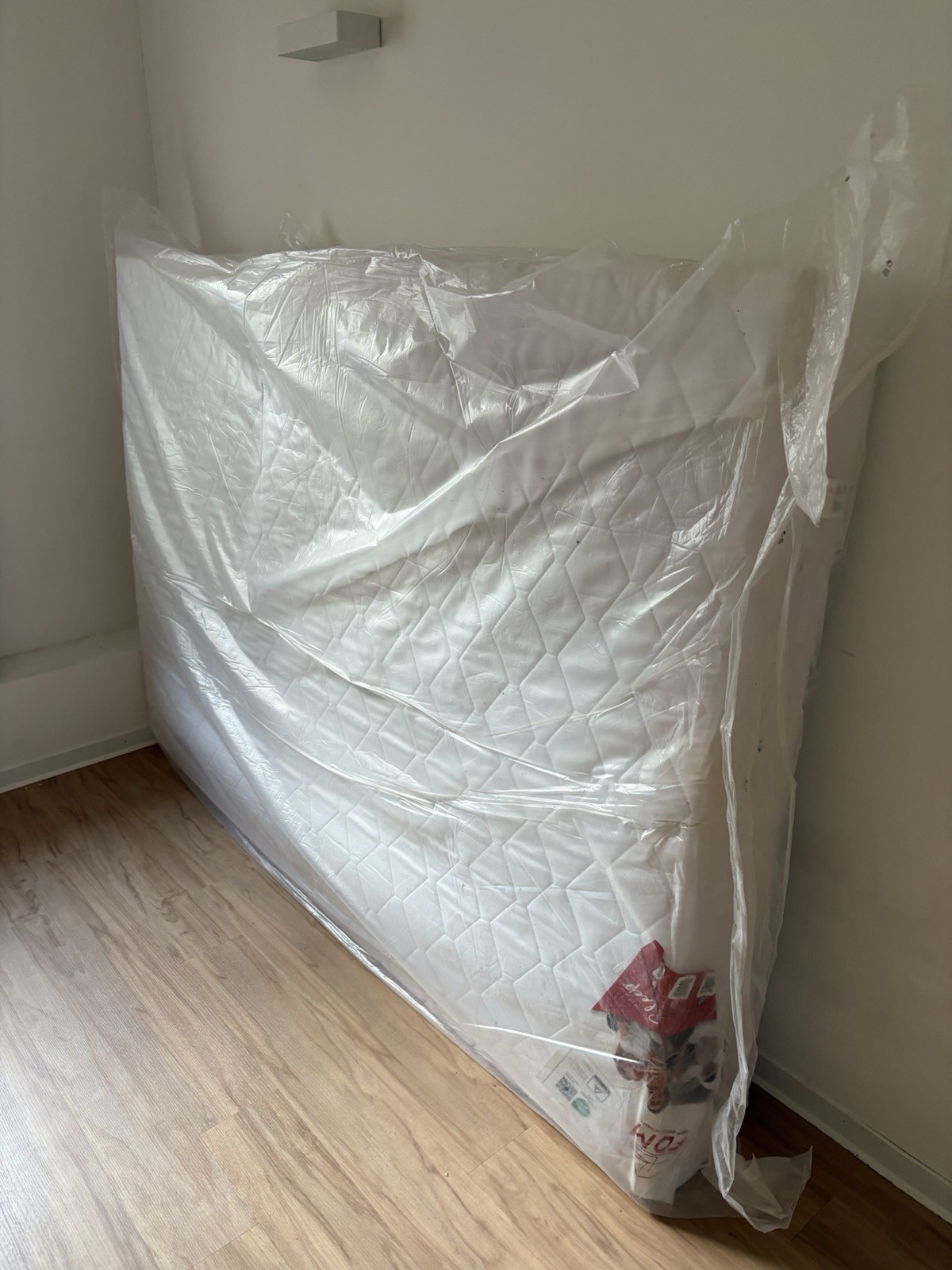 Matratze 120×200 cm – Nur 1 Jahr genutzt – Schutzfolie noch drauf – Top Zustand!