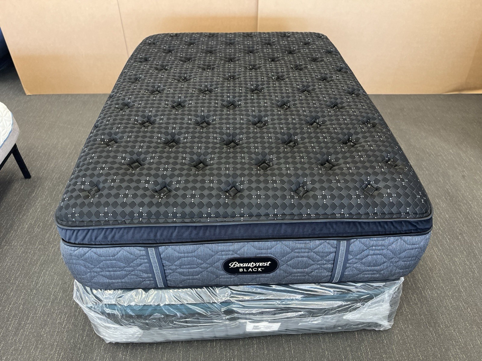BEAUTYREST BLACK Series 3 PLUSH PILLOW-TOP Queen MATTRESS $5k Free Shipping