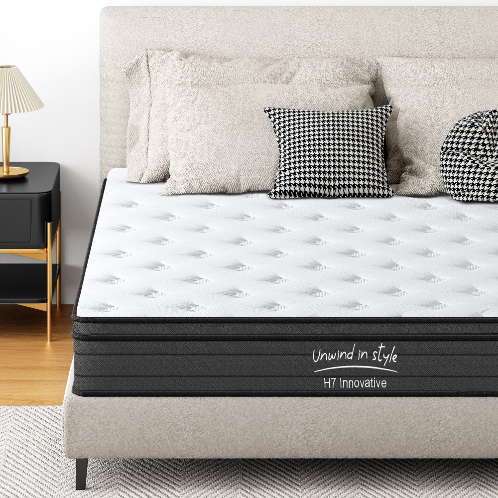 Mattress independent pocket spring system with cooling memory foam