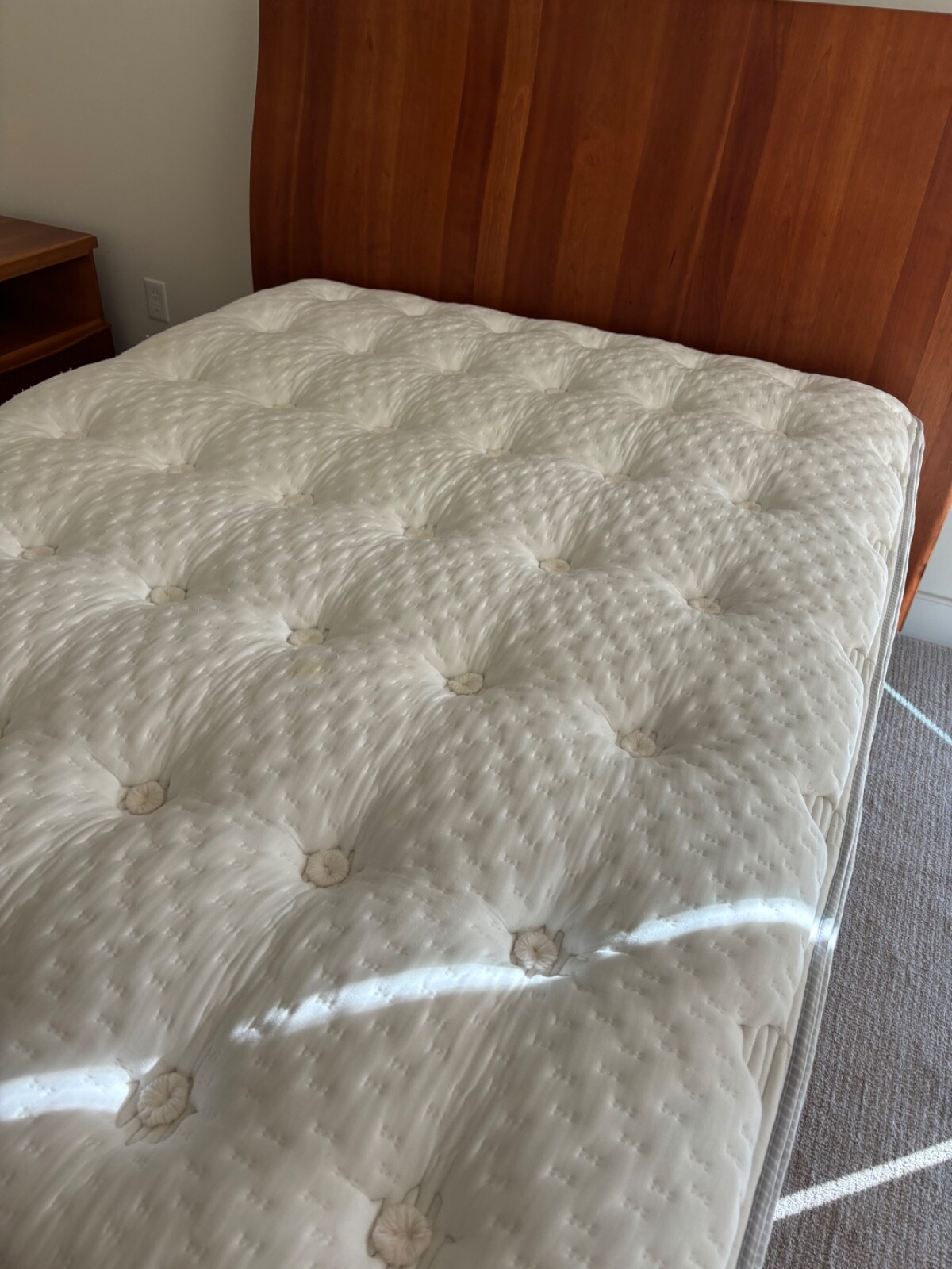 Gently used White Handmade California Design Queen Luxury Aireloom Mattress