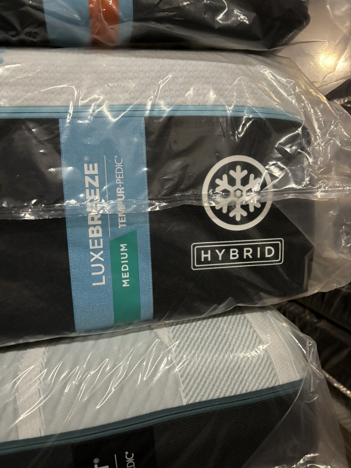 New King TEMPURPEDIC LUXEBREEZE Medium Hybrid Mattress 10* Cooler 2024 Model