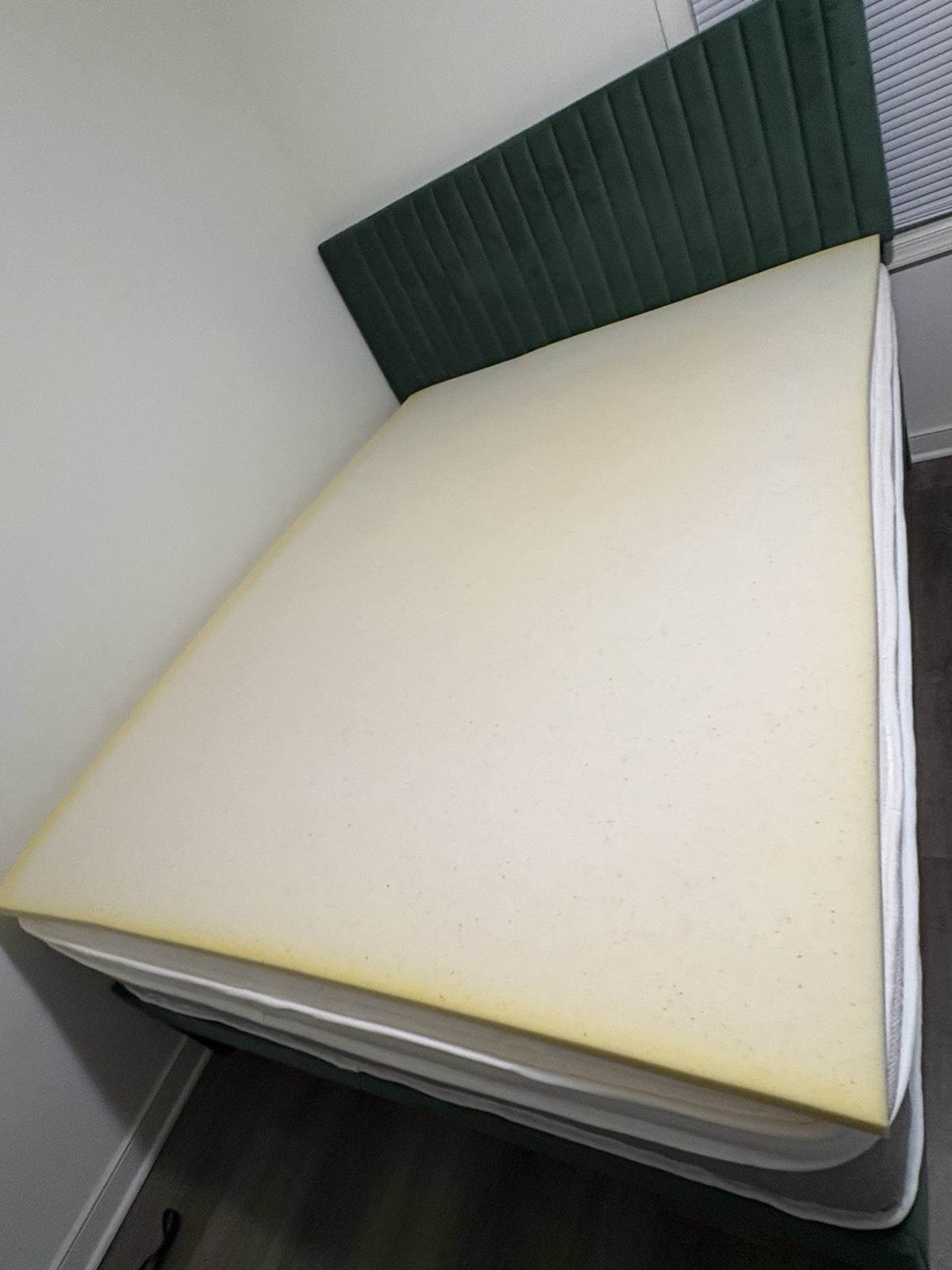 DCOOLAULTRA Queen Mattress White Quilted Rectangle for Bedroom 2025
