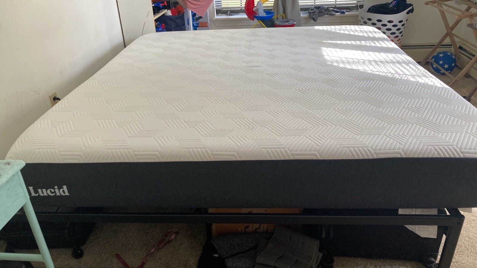 Lucid king mattress with Medium firm from pet and smoke free home, no bugs