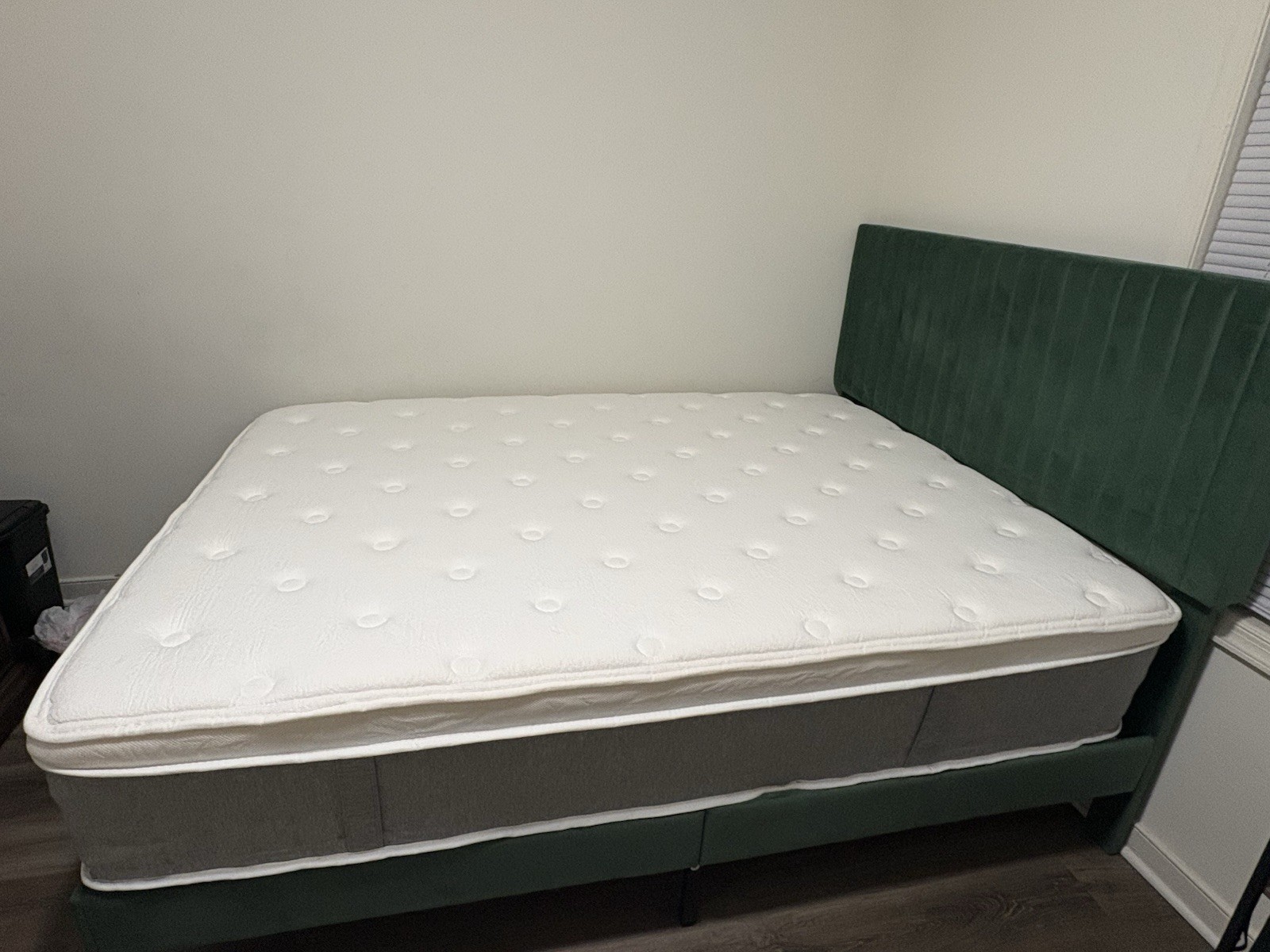 DCOOLAULTRA Queen Mattress White Quilted Rectangle for Bedroom 2025
