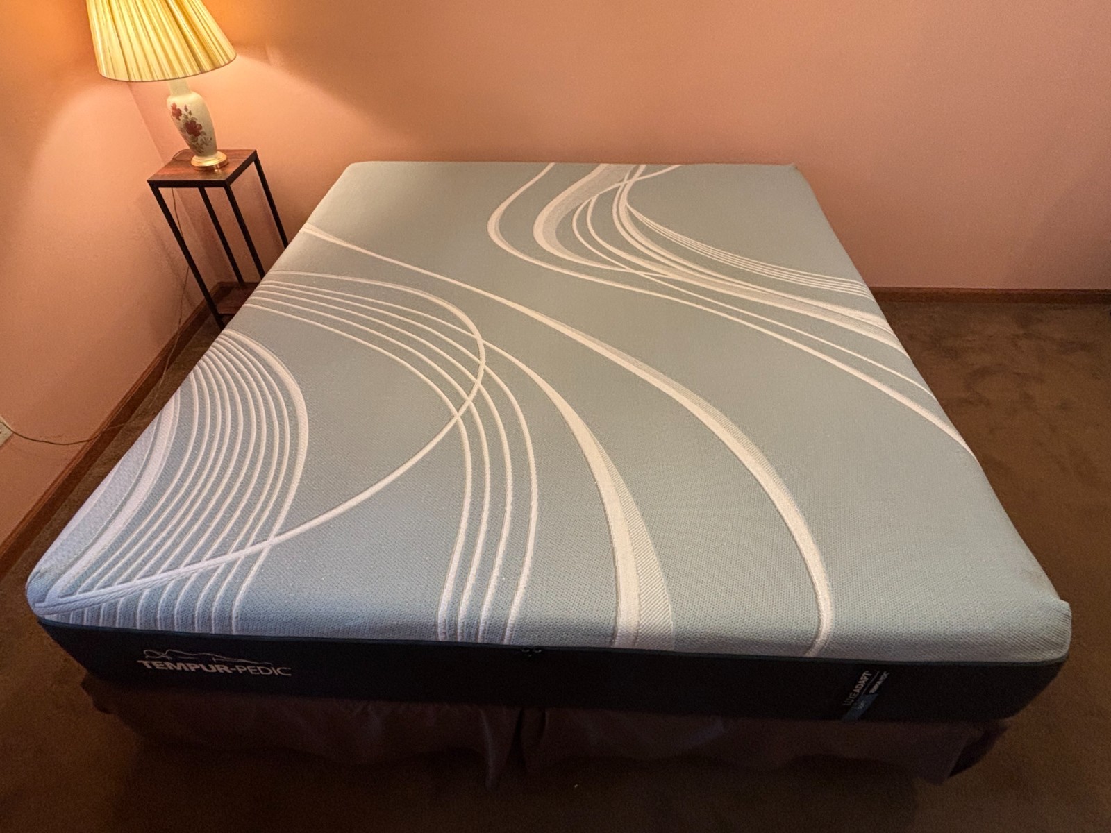 Tempurpedic Mattress King Luxe Adapt Soft, 13″ Slept in 2 nights. 40% Off.