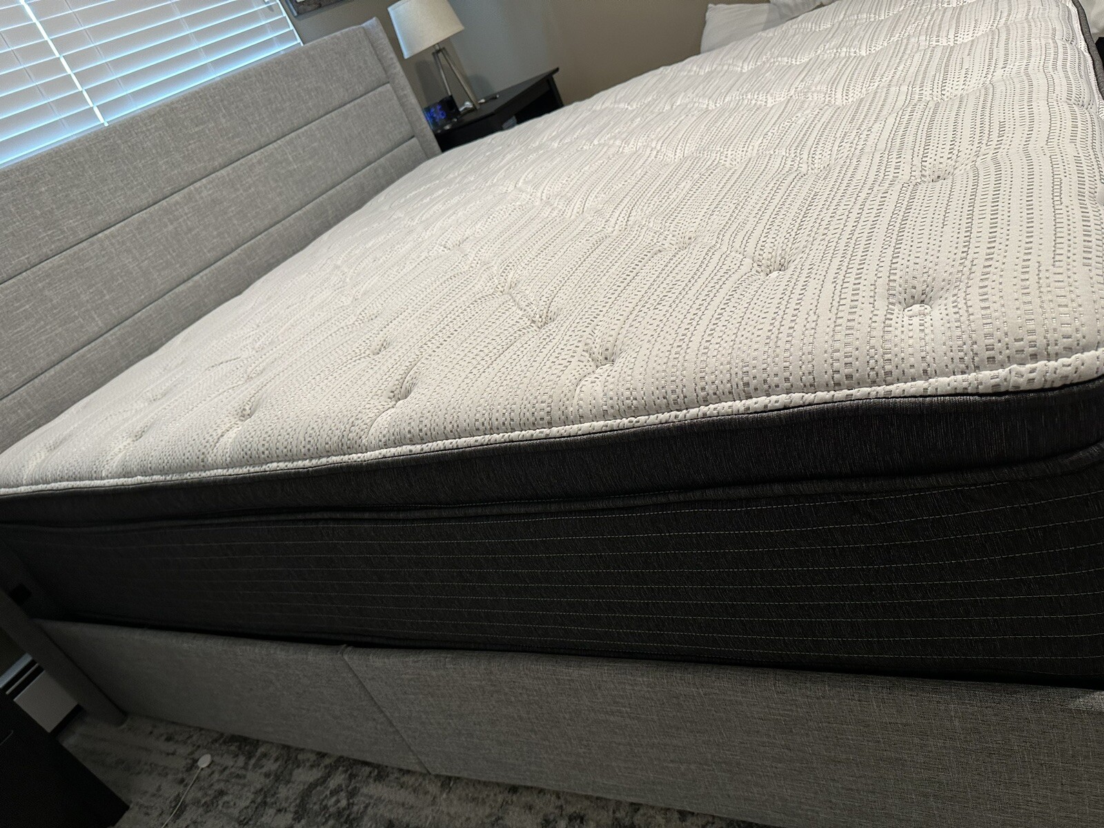 Simmons Beautyrest Silver BRS900 Plush King Mattress Set with Box Spring