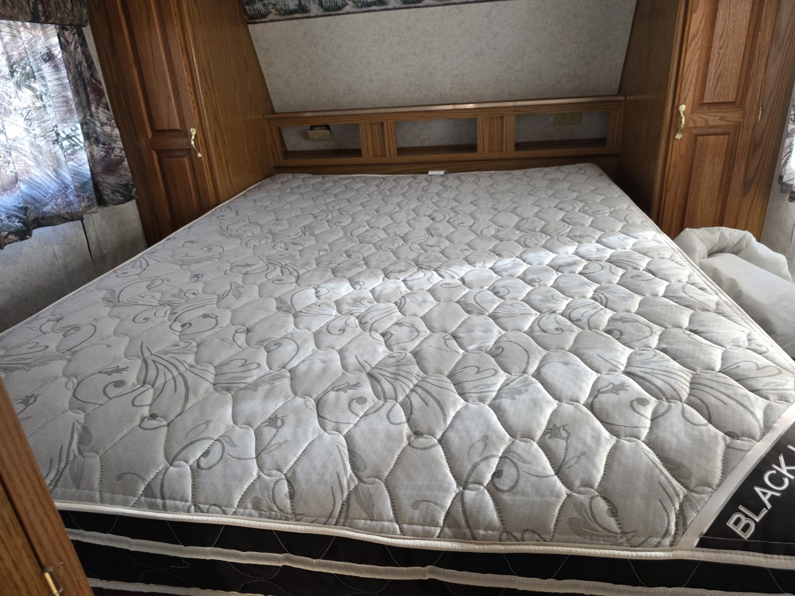 BLACK LABEL Quilted Mattress White Gray Abstract Print Rectangle Bedroom Adults