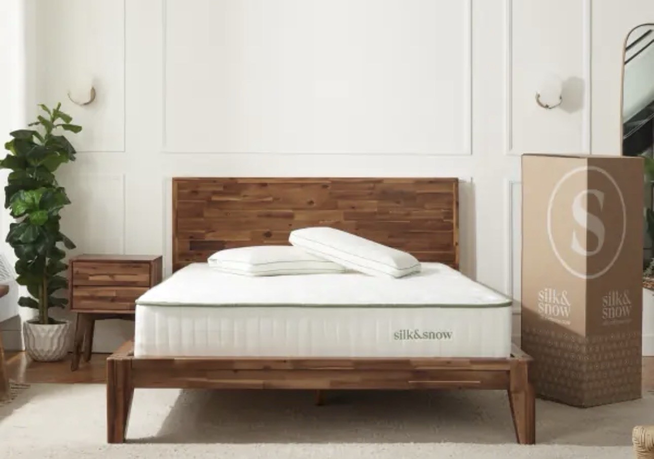 Silk & Snow Organic Mattress King Medium-Firm NEW