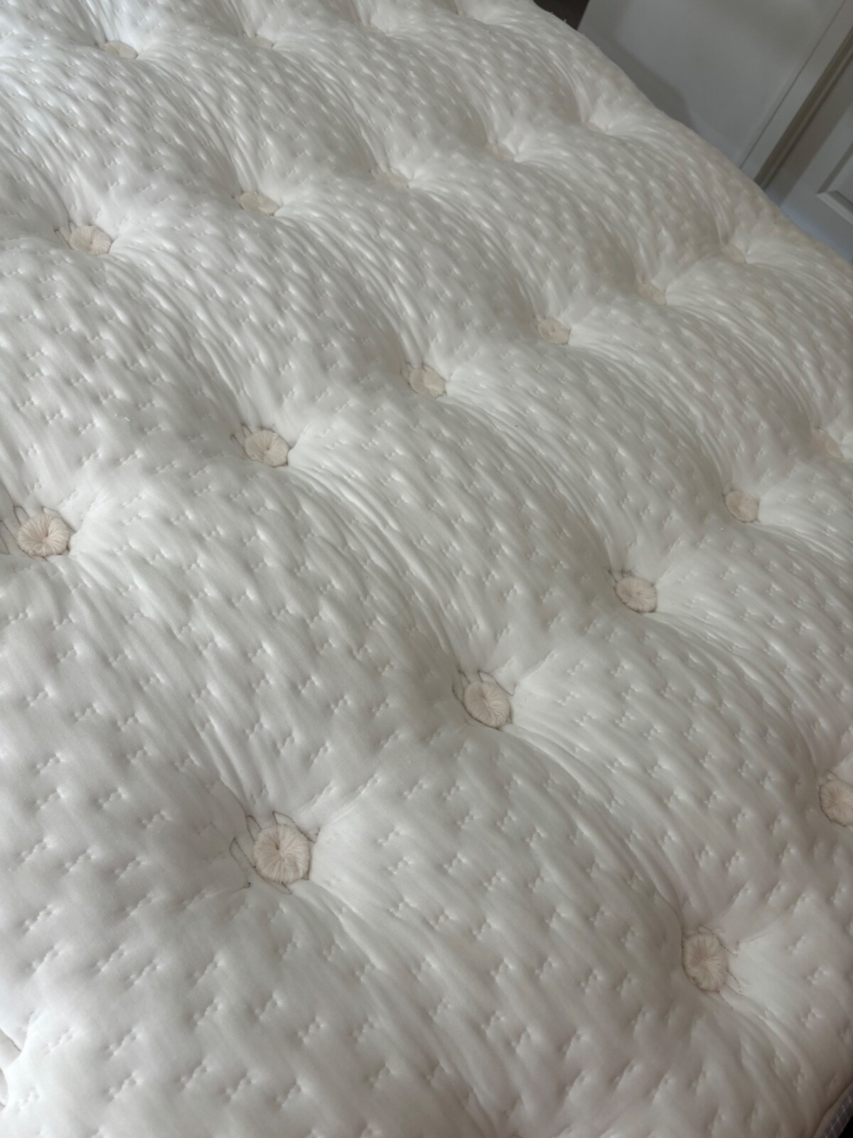 Gently used White Handmade California Design Queen Luxury Aireloom Mattress