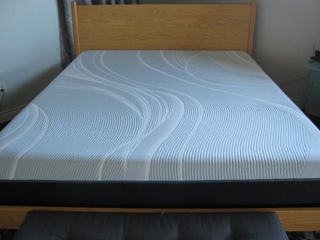 TempurPedic ProAdapt 2.0 Medium Hybrid KING mattress, excellent used condition
