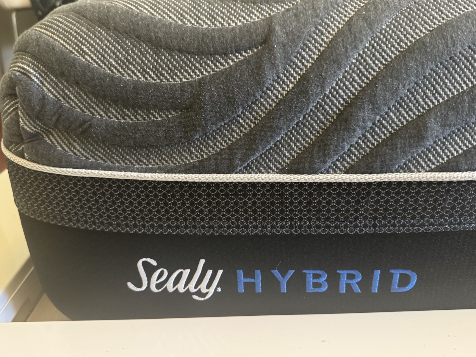 Sealy Premium Silver Chill 14-inch Plush Hybrid Cooling Mattress King Size