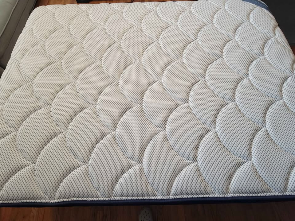 DreamCloud Premier Mattress QUEEN / Delivery Avail