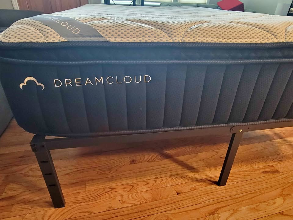 DreamCloud Premier Mattress QUEEN / Delivery Avail