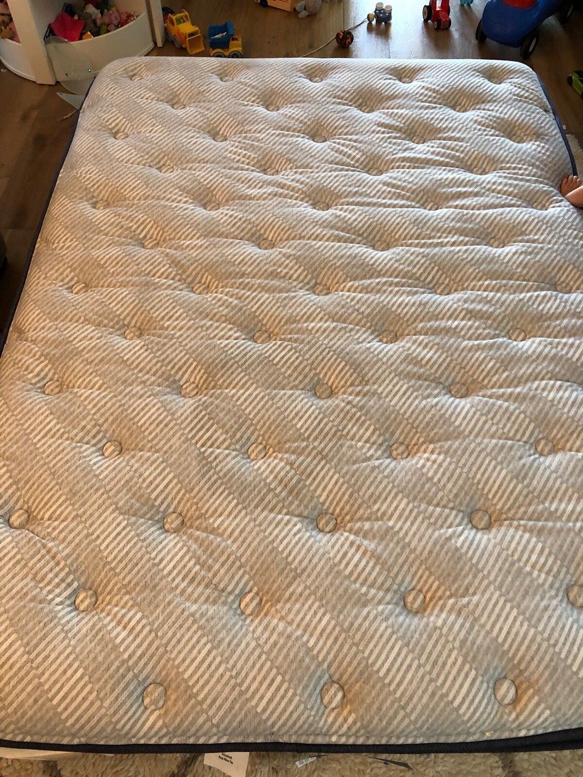 Great condition Serta Pillowtop Willowbrook Mattress Queen
