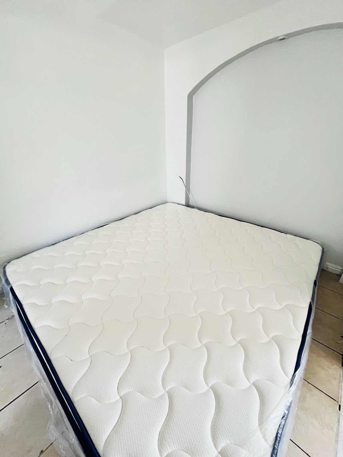 King Mattress Quilted White Solid Fabric Cover for Bedroom Adults