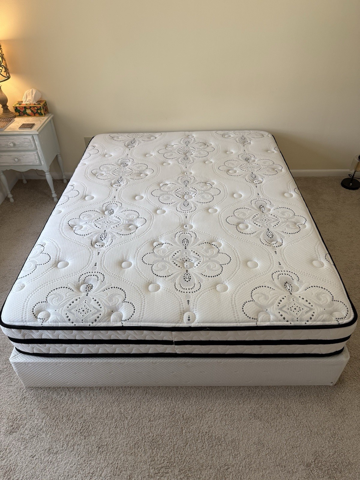 Ashley Furniture Queen Memory Foam Mattress Medium Firm White Embroidered