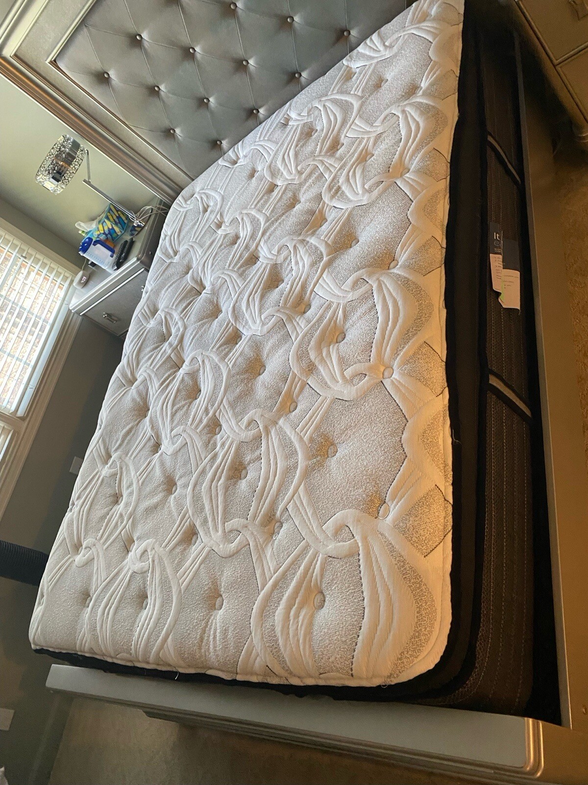 Mattress Queen Size – Sealy
