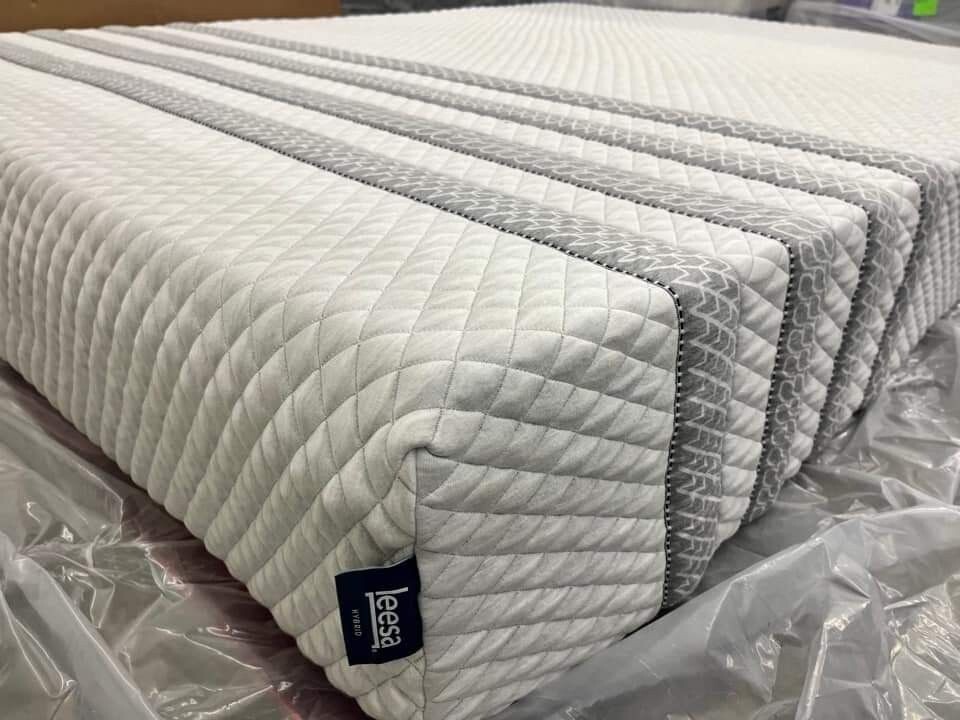 Leesa Sapira Hybrid Queen Mattress – MSRP $1699
