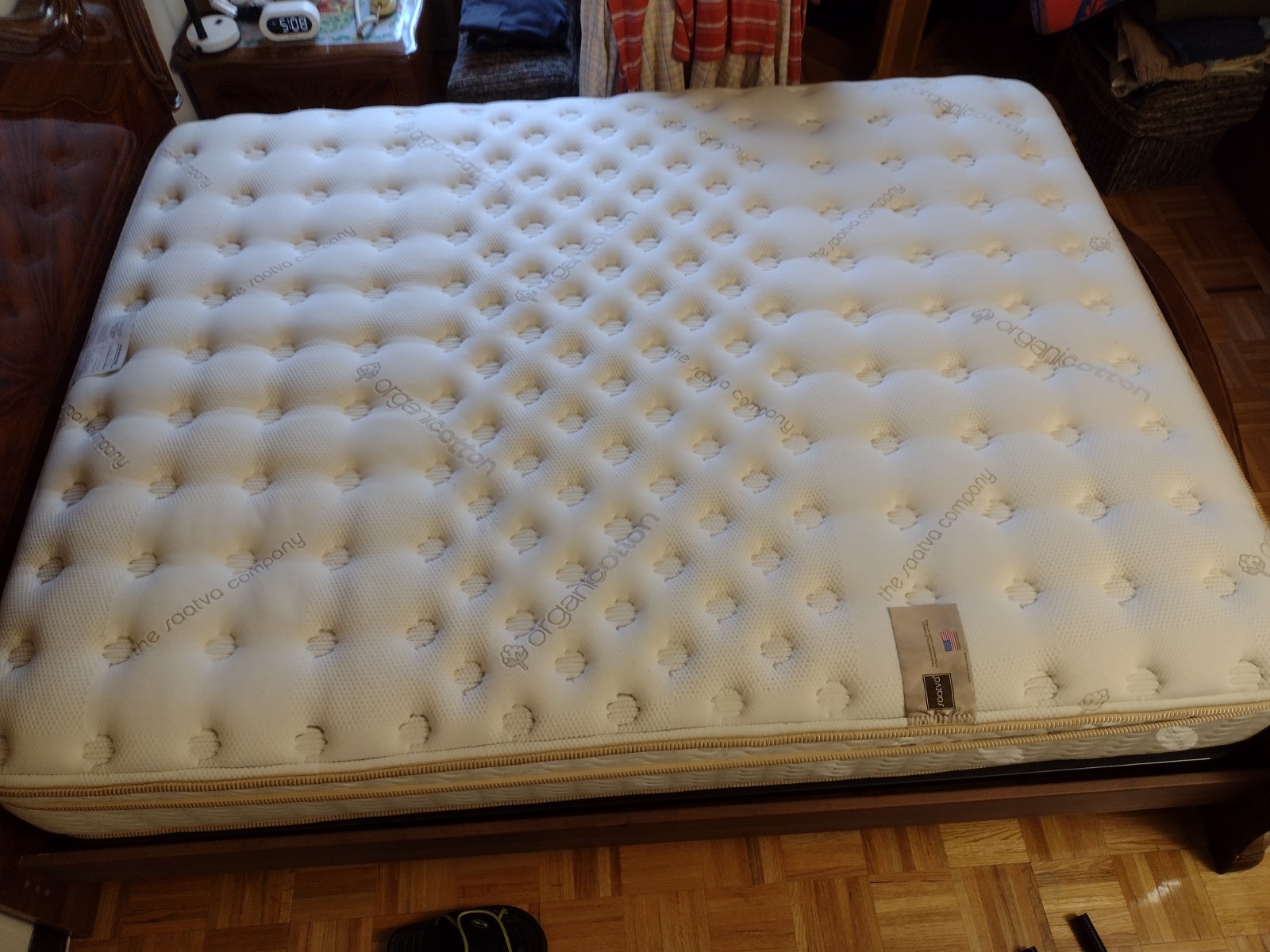 Saatva Classic Queen Mattress 11.5″ Luxury Firm and Slatted Metal Base – PICKUP