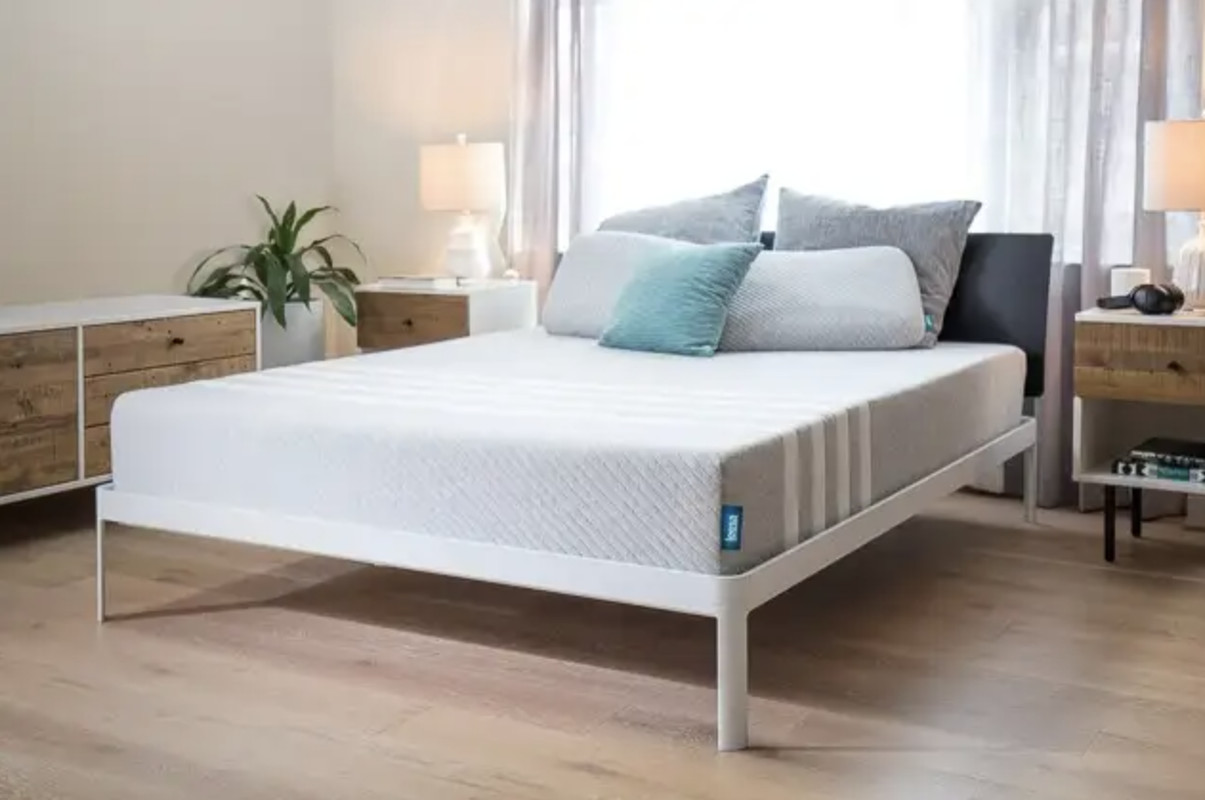 Leesa Original Mattress KING / FREE Delivery