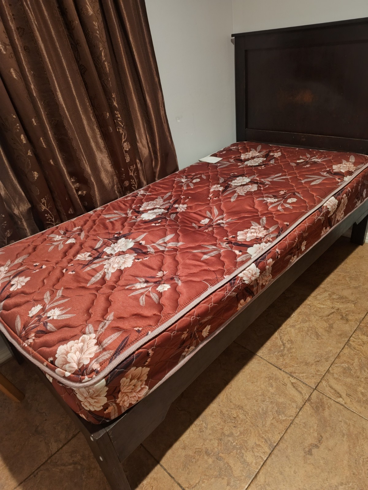 Twin Innerspring Mattress Floral Pattern Red White Rectangle Bedroom Adults