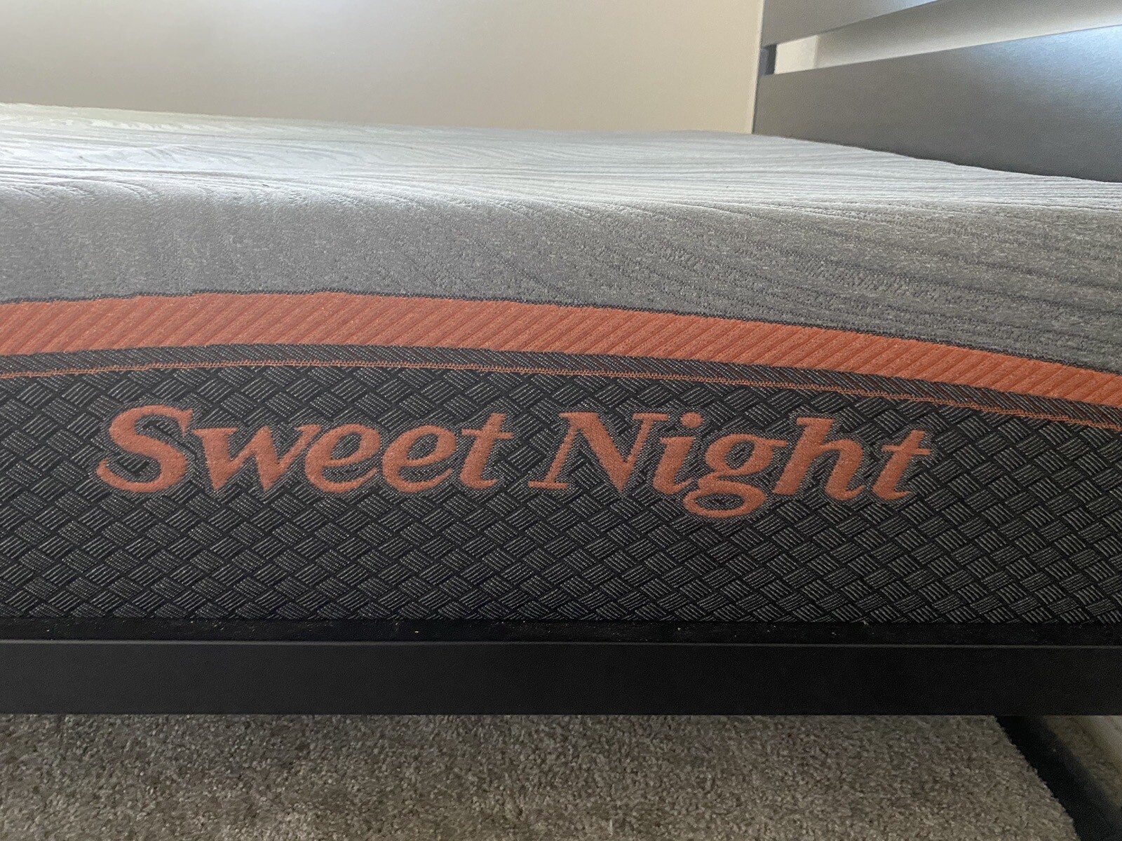Sweetnight Queen Mattress, 10 Inch Gel Memory Foam Mattress + Metal Bed Frame