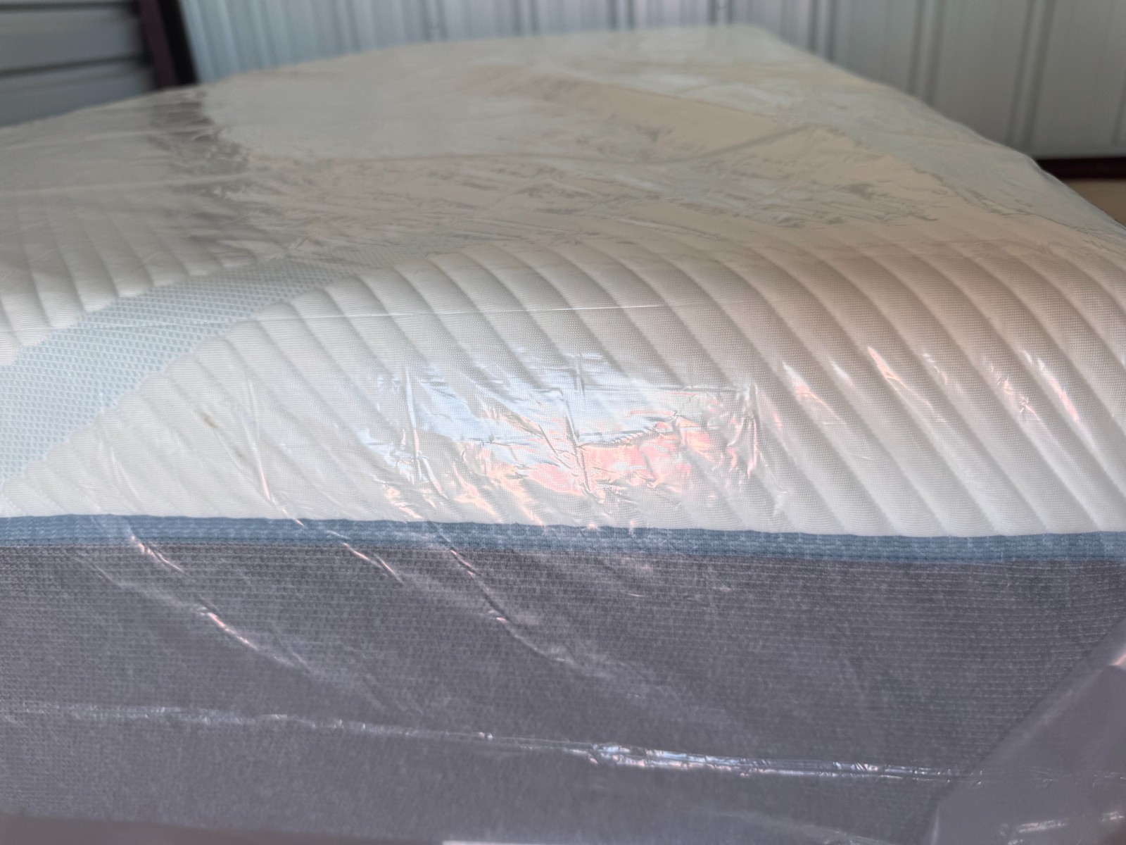 Tempur-pedic mattress Adapt Medium Contour Twin XL/ Split King ex-display.