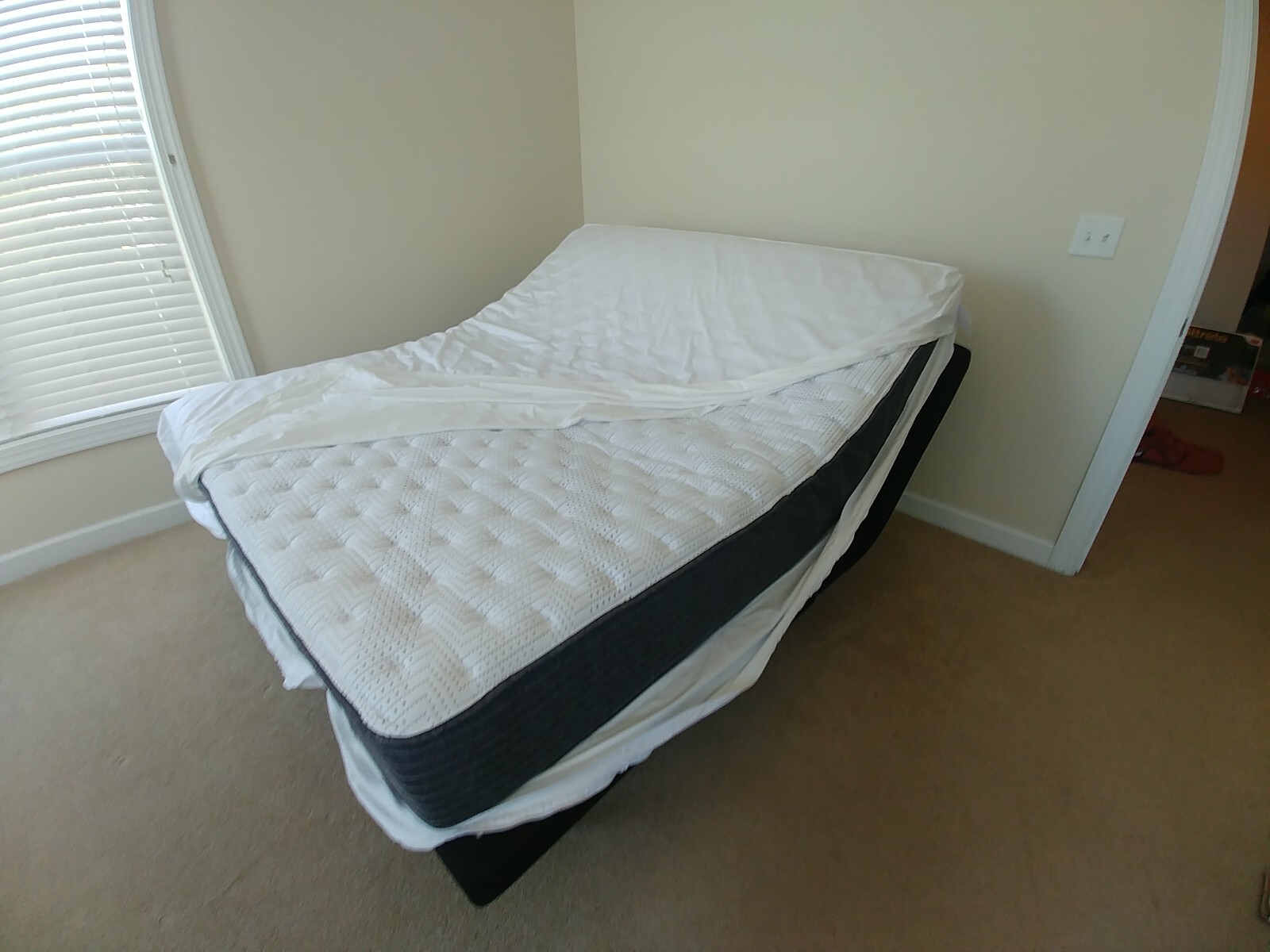 SEALY adjustable mattress base (head and foot adjustable) with remote control