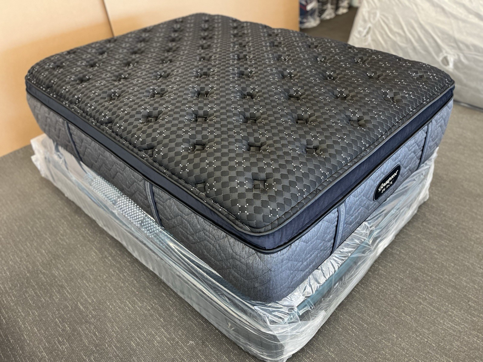 BEAUTYREST BLACK Series 3 PLUSH PILLOW-TOP Queen MATTRESS $5k Free Shipping