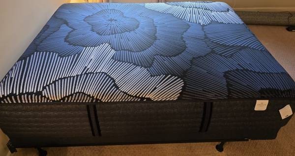 Serta Perfect Sleeper X Prescott Medium Firm Hybrid Queen Mattress