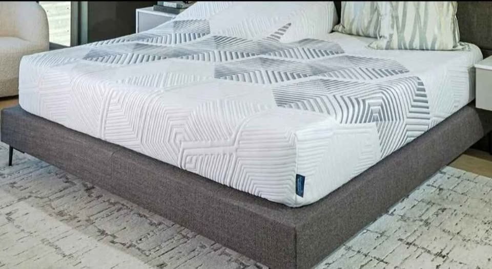 King Koil SmartLife Lily 12″ Mattress Set with Remote and Base Offers accepted