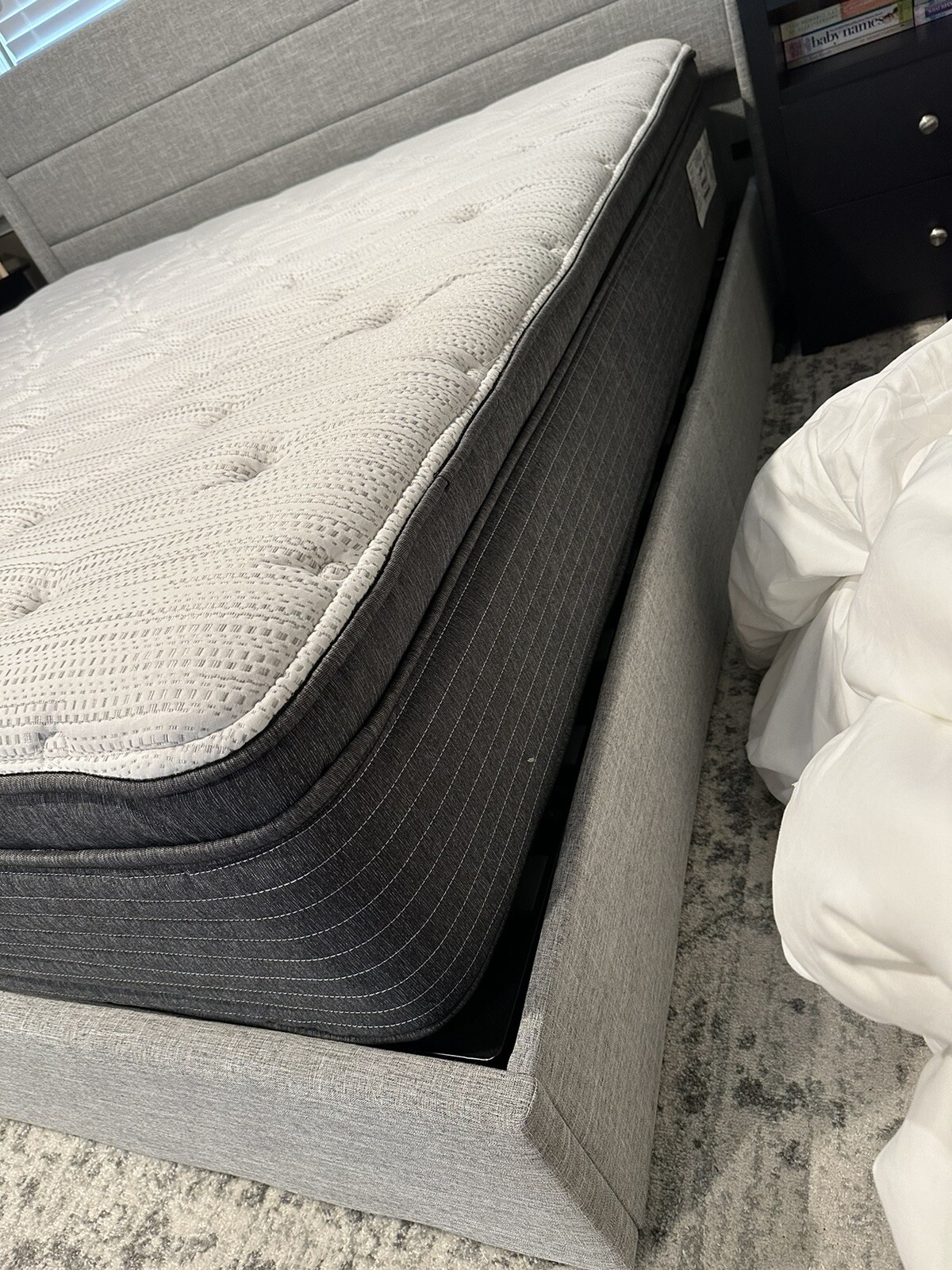 Simmons Beautyrest Silver BRS900 Plush King Mattress Set with Box Spring